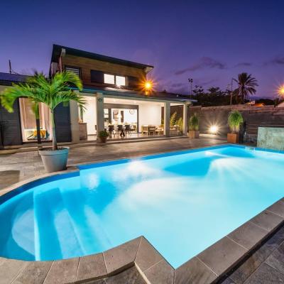 Un soir au bord de la piscine etang sale ile de la reunion location villa sylbria
